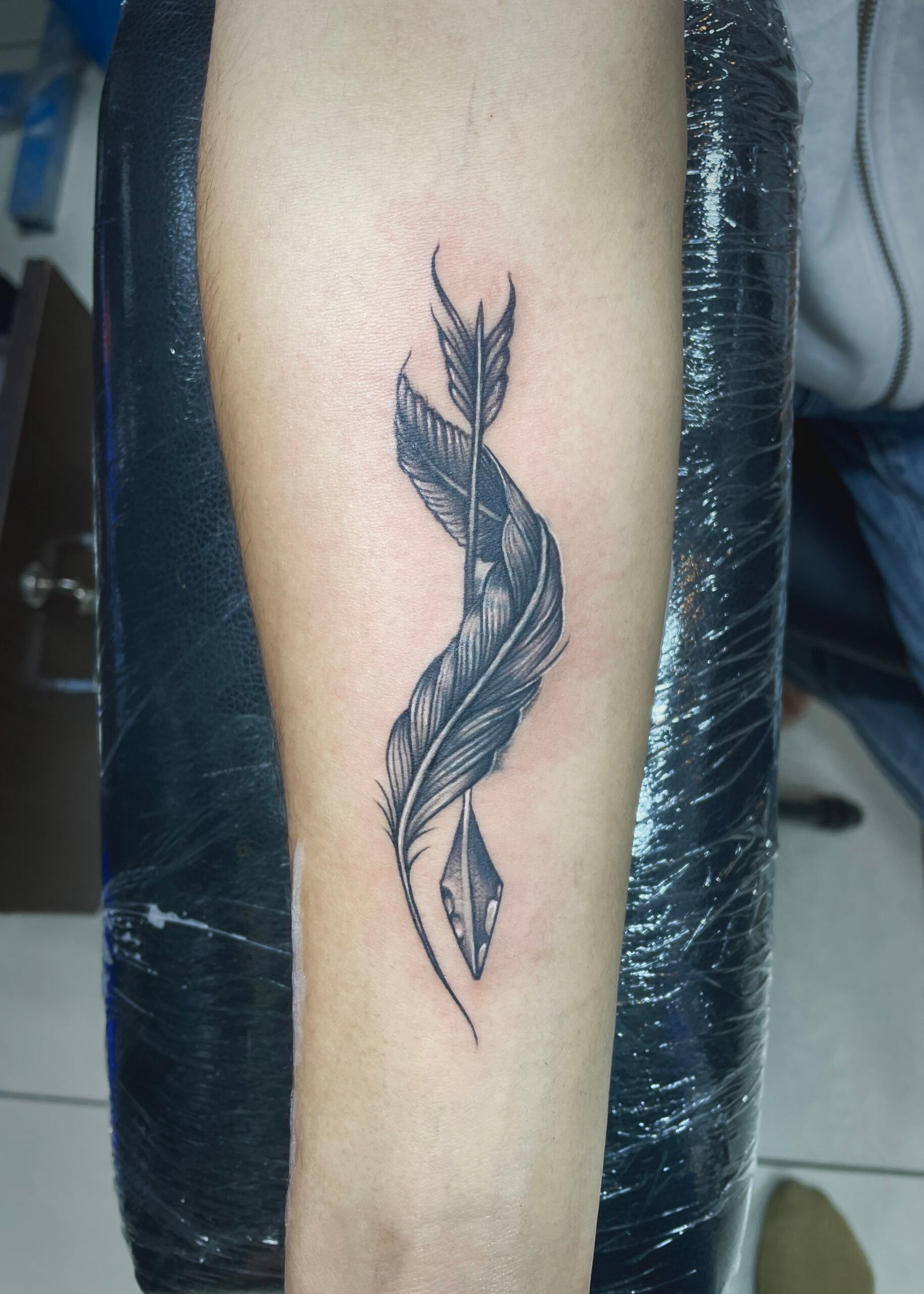 arrow wth feather